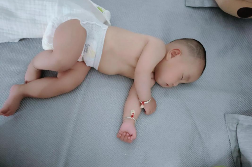 保山宝宝脚心出汗怎么回事